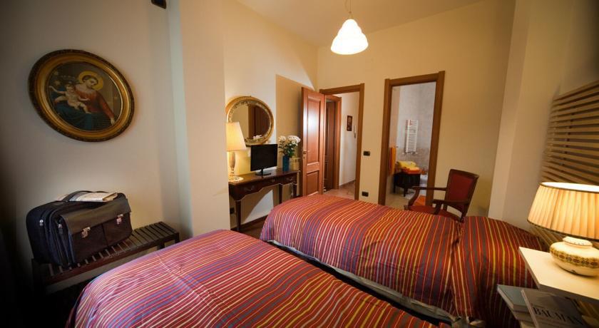 Napoli Porta Di Mare Bed and Breakfast Δωμάτιο φωτογραφία