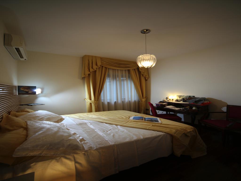 Napoli Porta Di Mare Bed and Breakfast Δωμάτιο φωτογραφία