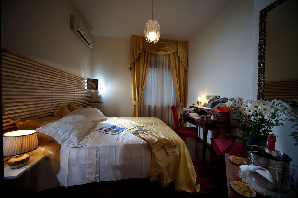 Napoli Porta Di Mare Bed and Breakfast Δωμάτιο φωτογραφία